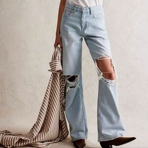 Free People We The Free Tinsley Baggy Ripped Boyfriend Jeans - Light Wash